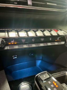 
										PEUGEOT 5008 ALLURE PACK full									