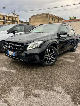 MERCEDES GLA 180D BLACK EDITION