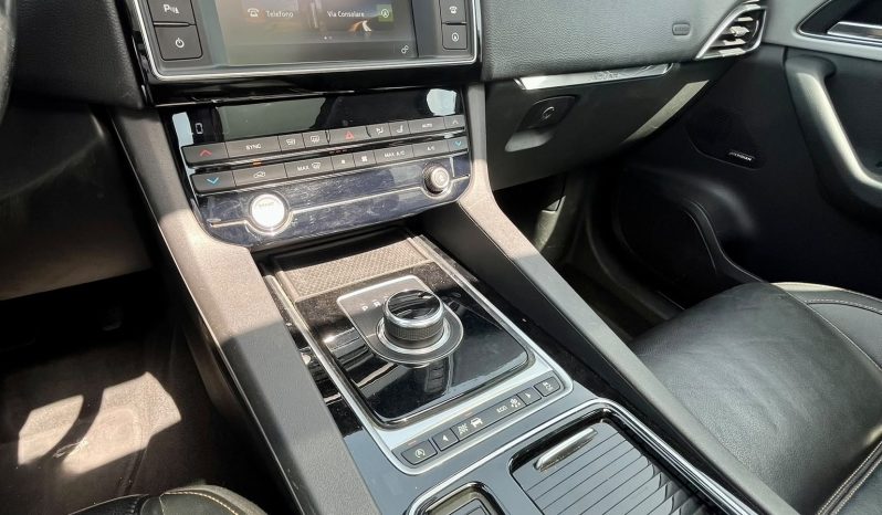 
								JAGUAR F-PACE AWD PORTFOLIO full									