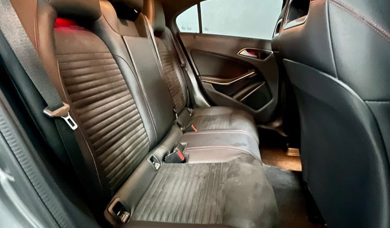 
								MERCEDES-BENZ CLASSE A 180D PREMIUM AMG full									