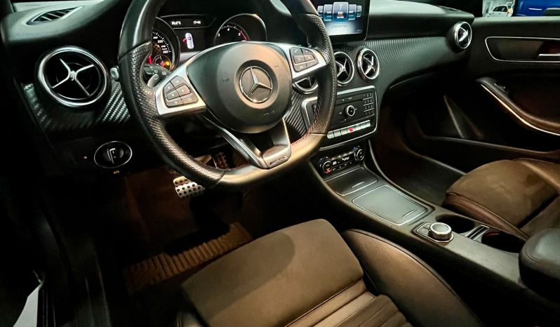 
								MERCEDES-BENZ CLASSE A 180D PREMIUM AMG full									